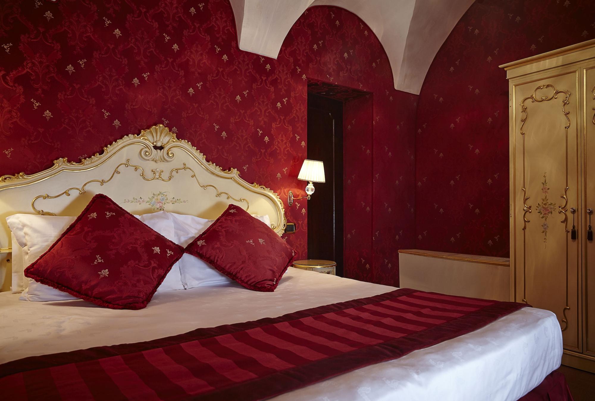 Hotel Palazzo Paruta 4*